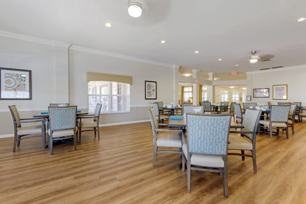 303A2141 Large - Inspirations of Peoria Dining area where residents share communal meals together at The Inspirations of Peoria.